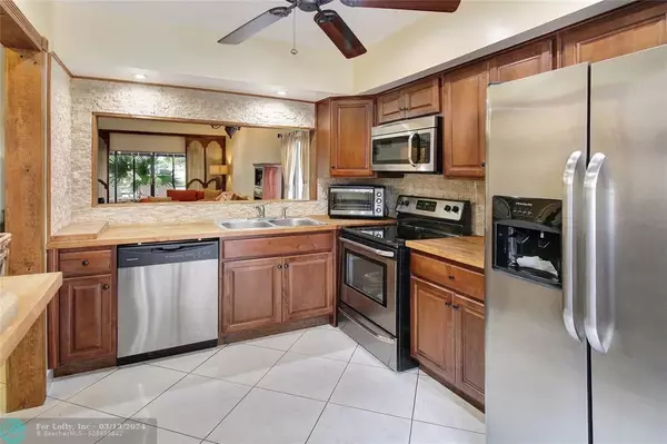 Tamarac, FL 33321,6417 Pinehurst Cir