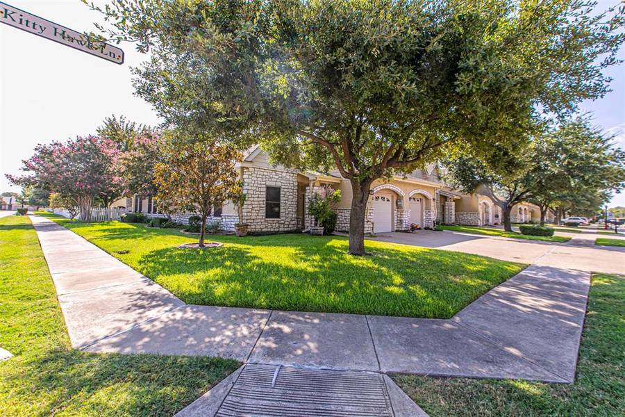 808 Kitty Hawk Lane, Grand Prairie, TX 75051