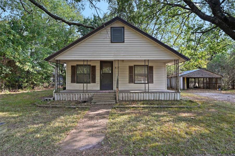 617 W 11th Street, Bonham, TX 75418