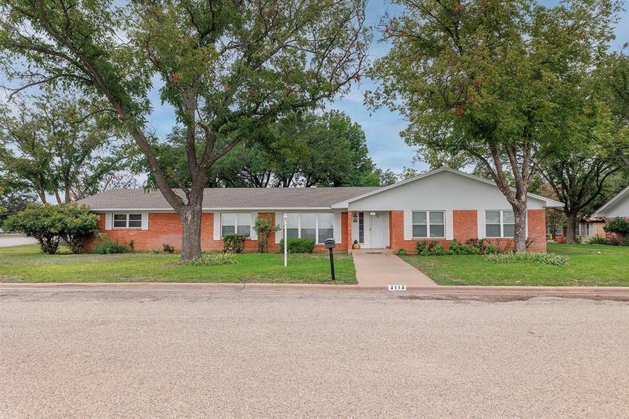 2112 S High Street, Brady, TX 76825