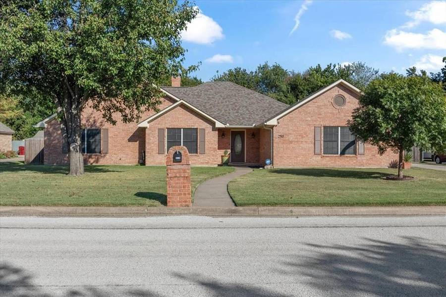 2110 Pecan Street, Bonham, TX 75418