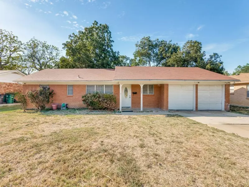 5608 Waltham Avenue, Fort Worth, TX 76133