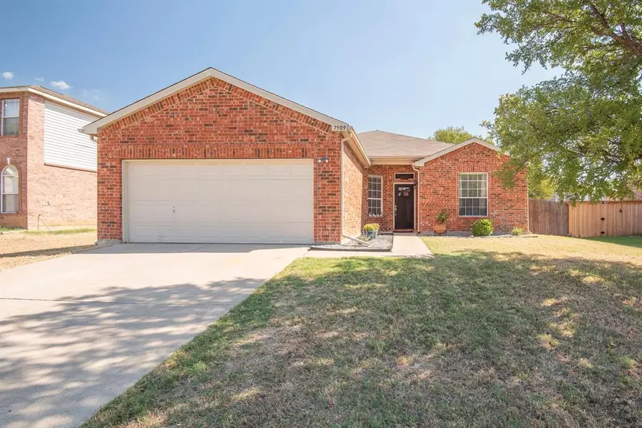 7909 Hidden Path Lane, Denton, TX 76210