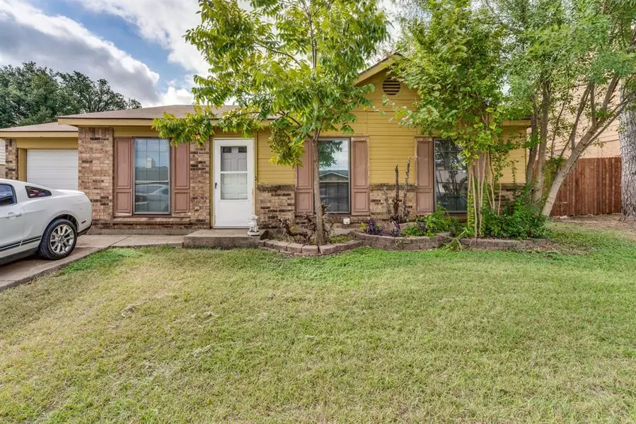 2324 Newbury Drive, Arlington, TX 76014