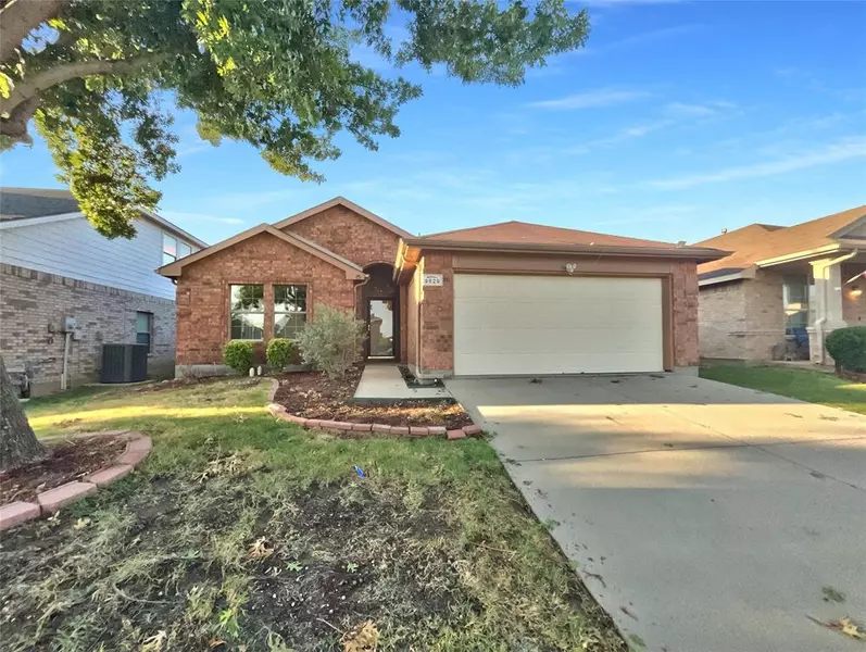 9829 Autumn Sage Drive, Fort Worth, TX 76108