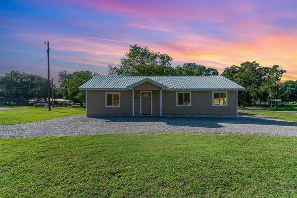 8200 Carter Drive,  Bonham,  TX 75418