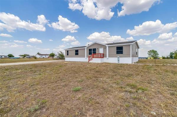 9316 Kansas Street, Joshua, TX 76058