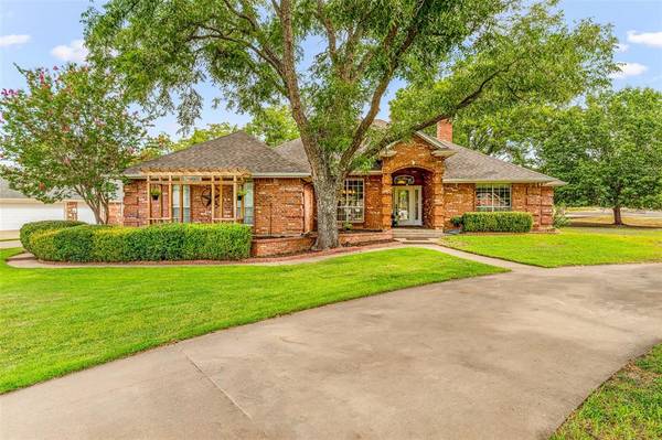 9219 Hanging Moss Drive, Granbury, TX 76049