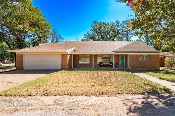 202 S Lawrence Street, Roby, TX 79543