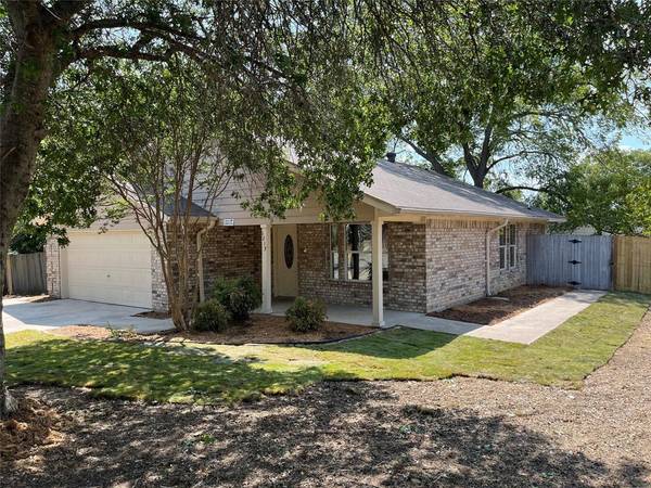 1217 N Rusk Street, Weatherford, TX 76086