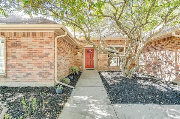 456 Meadowhill Drive, Benbrook, TX 76126