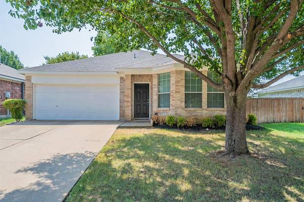 3404 Lasso Road, Fort Worth, TX 76262