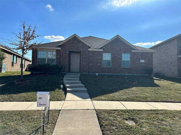 1828 Pioneer Way, Lancaster, TX 75146