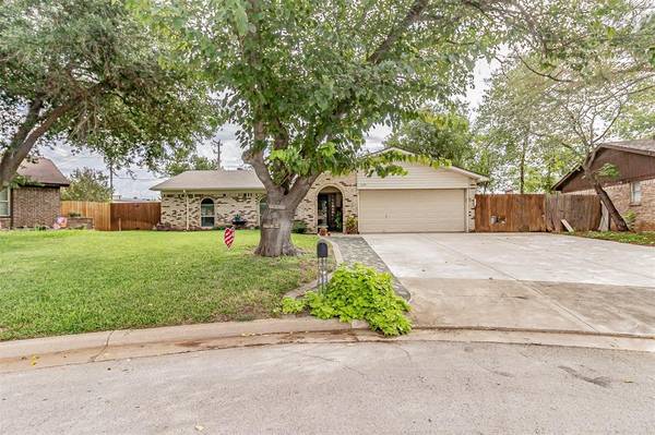 6169 Blue Spruce Circle, Haltom City, TX 76137