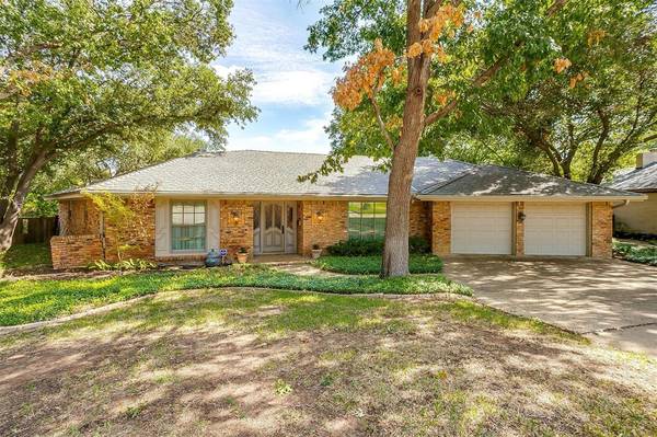 1601 Dakar Road W, Fort Worth, TX 76116