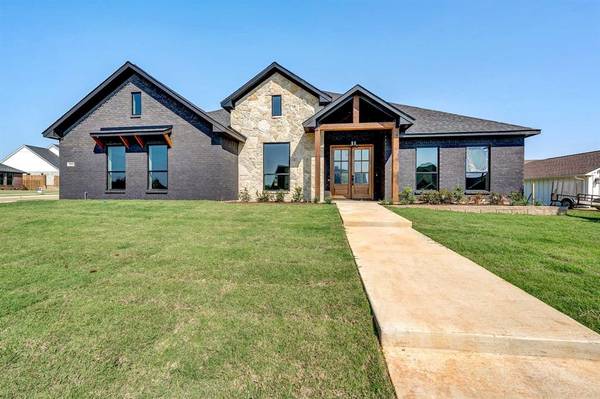 16221 Clearview Drive, Lindale, TX 75771