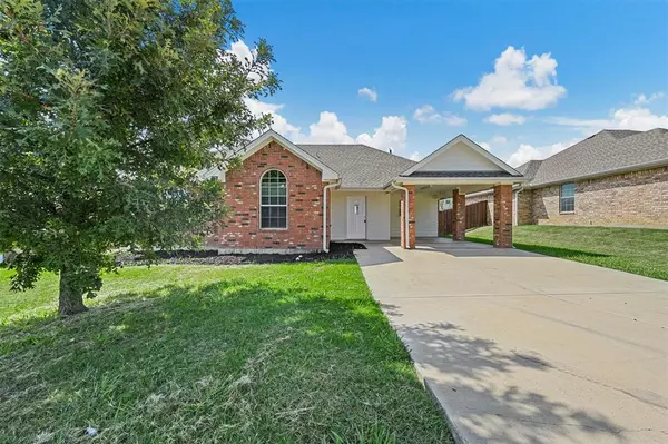 3203 S Cardinal Street,  Ennis,  TX 75119