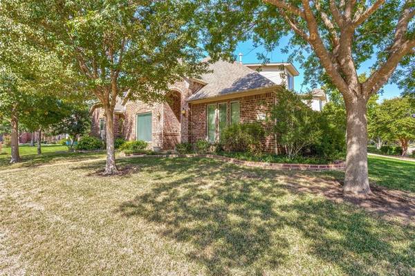 600 Hickory Court, Hurst, TX 76054