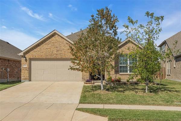 816 Pinnacle Ridge Road, Fort Worth, TX 76052