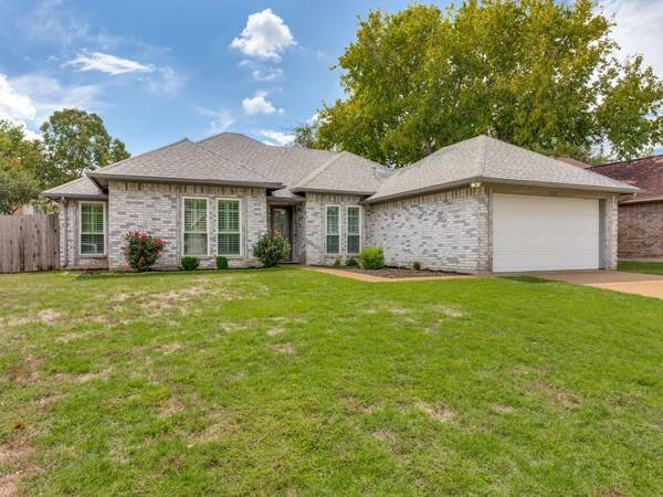 1212 Concho Drive, Benbrook, TX 76126