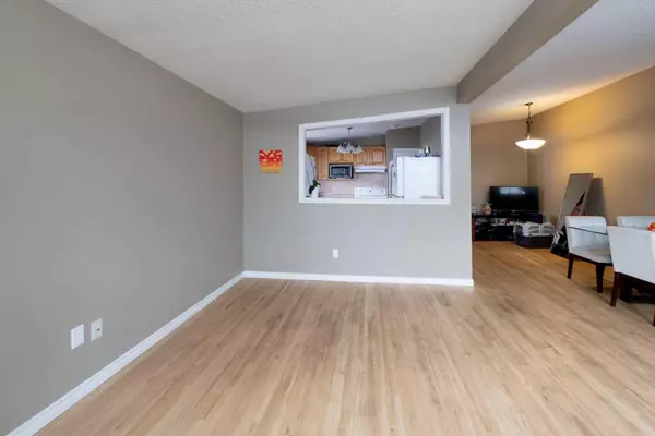 Calgary, AB T2E2J9,500/502 34 AVE NE