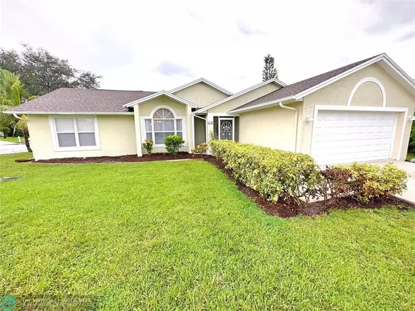 618 SE Stow Ter, Port St Lucie, FL 34984