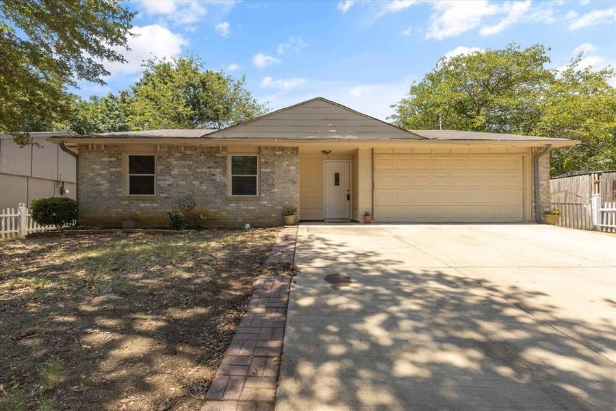 606 Hillcrest Street, Mansfield, TX 76063