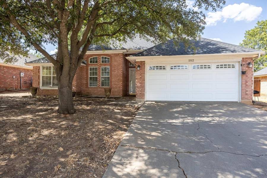 1512 Clover Lane, Granbury, TX 76048