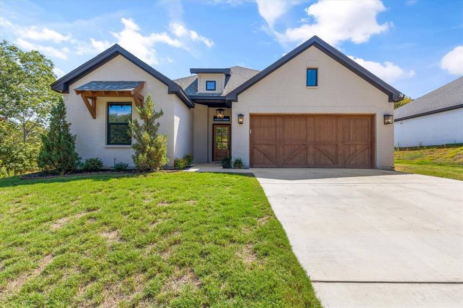 805 Woodhaven Drive, Granbury, TX 76048