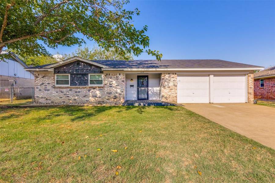 117 Roundtree Drive, Crowley, TX 76036