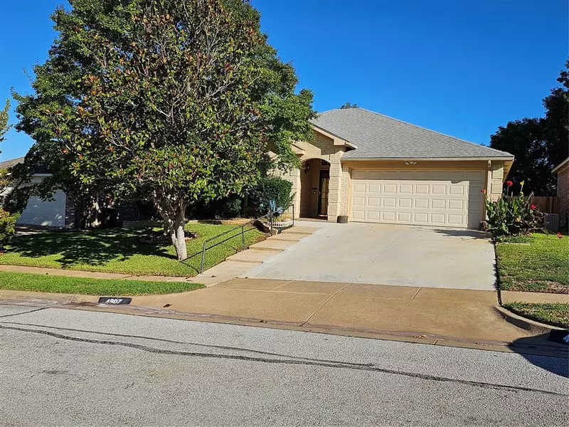 4907 Vaquero Drive, Arlington, TX 76017