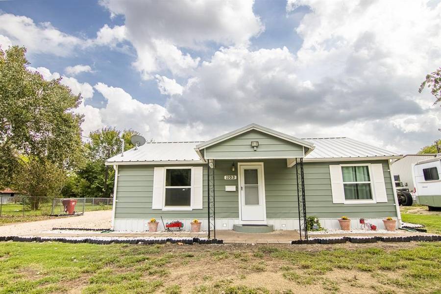 1103 Commerce Street W, Honey Grove, TX 75446