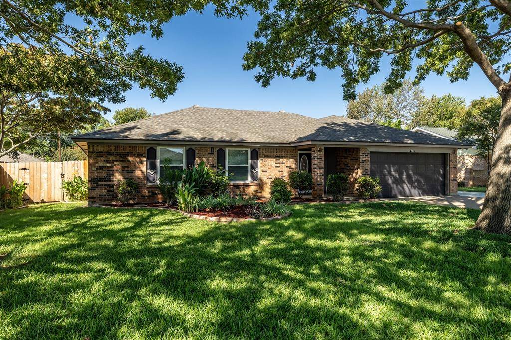 2323 Mockingbird Drive, Grapevine, TX 76051