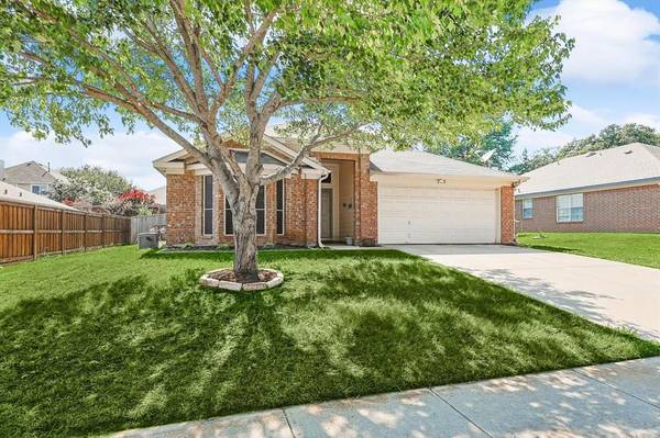 743 Cedar Leaf Circle, Lake Dallas, TX 75065