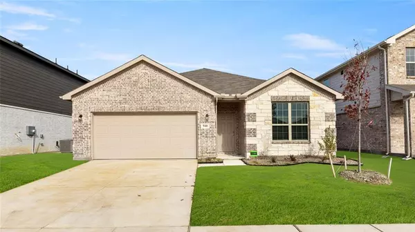 940 Ravenwood Lane, Van Alstyne, TX 75495