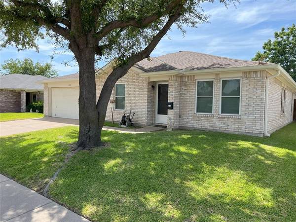 4204 Woodcrest Court, Haltom City, TX 76137