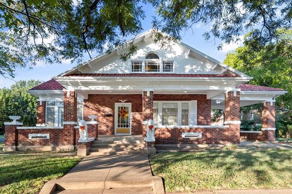 201 N Gaines Street, Ennis, TX 75119