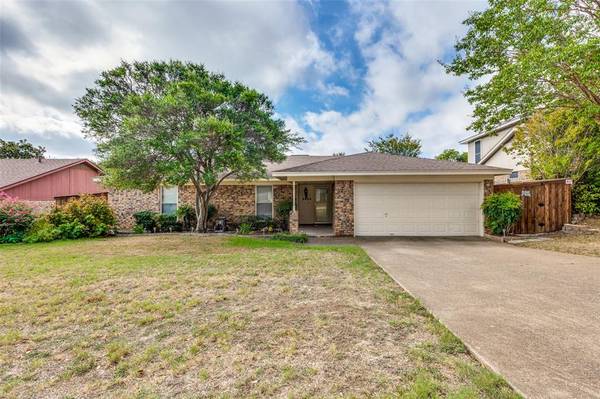 9909 Edmund Drive, Benbrook, TX 76126