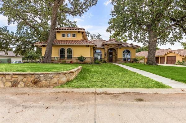 1012 Catalina Bay Boulevard, Granbury, TX 76048