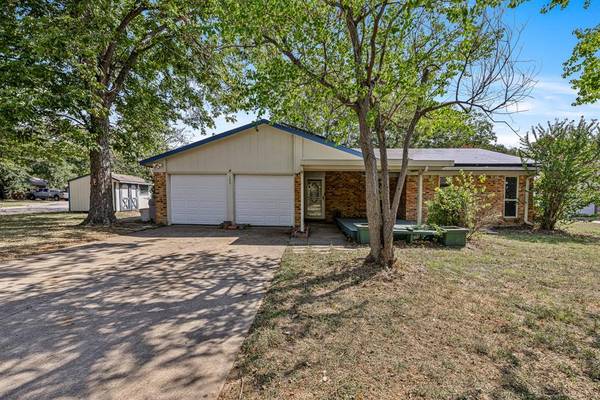 508 Holly Hill Drive, Hurst, TX 76053