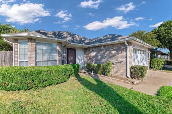 6702 Stetter Drive, Arlington, TX 76001