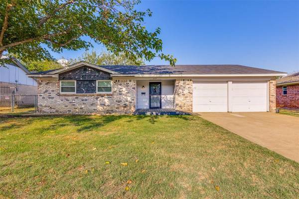 117 Roundtree Drive, Crowley, TX 76036