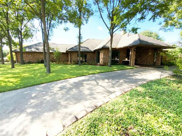 10015 Silvertree Drive, Dallas, TX 75243