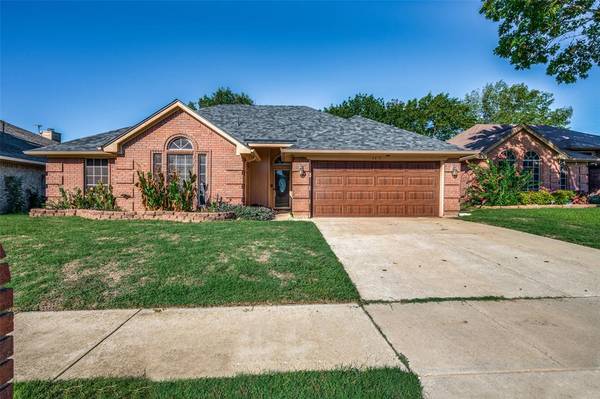 7413 Bennington Drive, Watauga, TX 76148