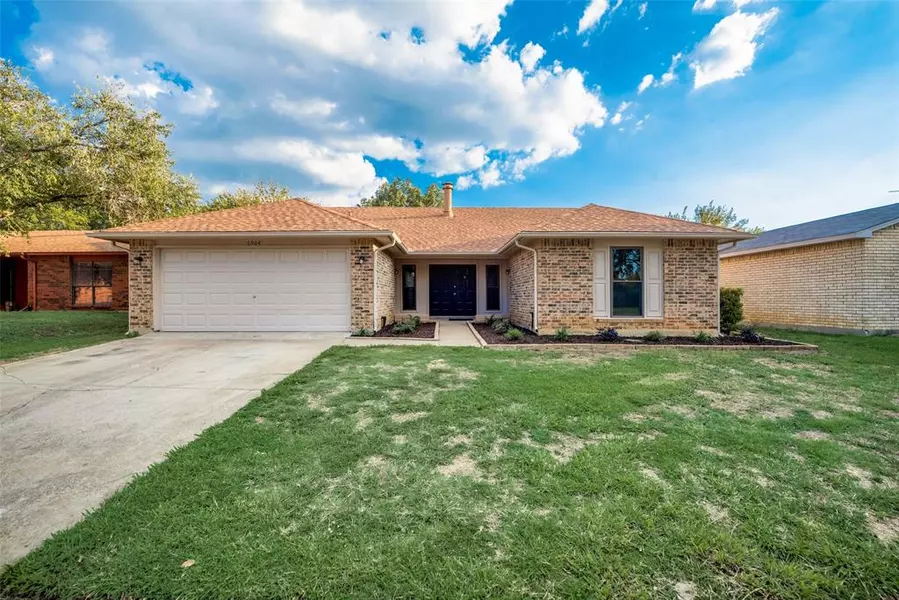 6904 Blackberry Drive, Arlington, TX 76016