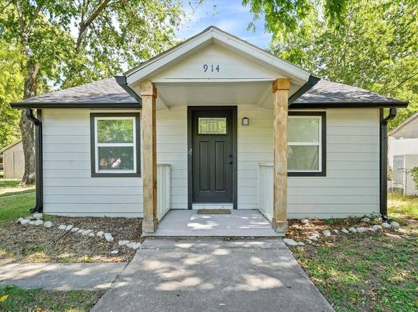 914 Locust Street, Gainesville, TX 76240