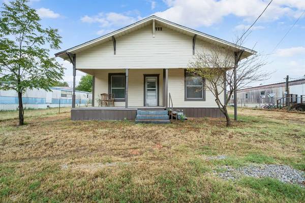 608 S RUSK Street S, De Leon, TX 76444