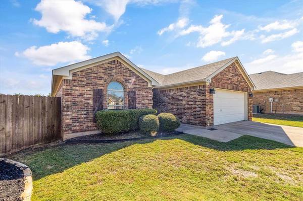 1424 Brownford Drive, Burleson, TX 76028