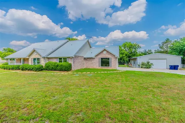 4723 Glen Oaks Circle,  Aubrey,  TX 76227