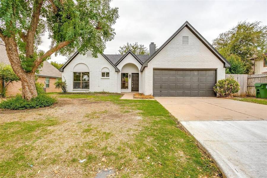 802 Greenleaf Drive, Arlington, TX 76017